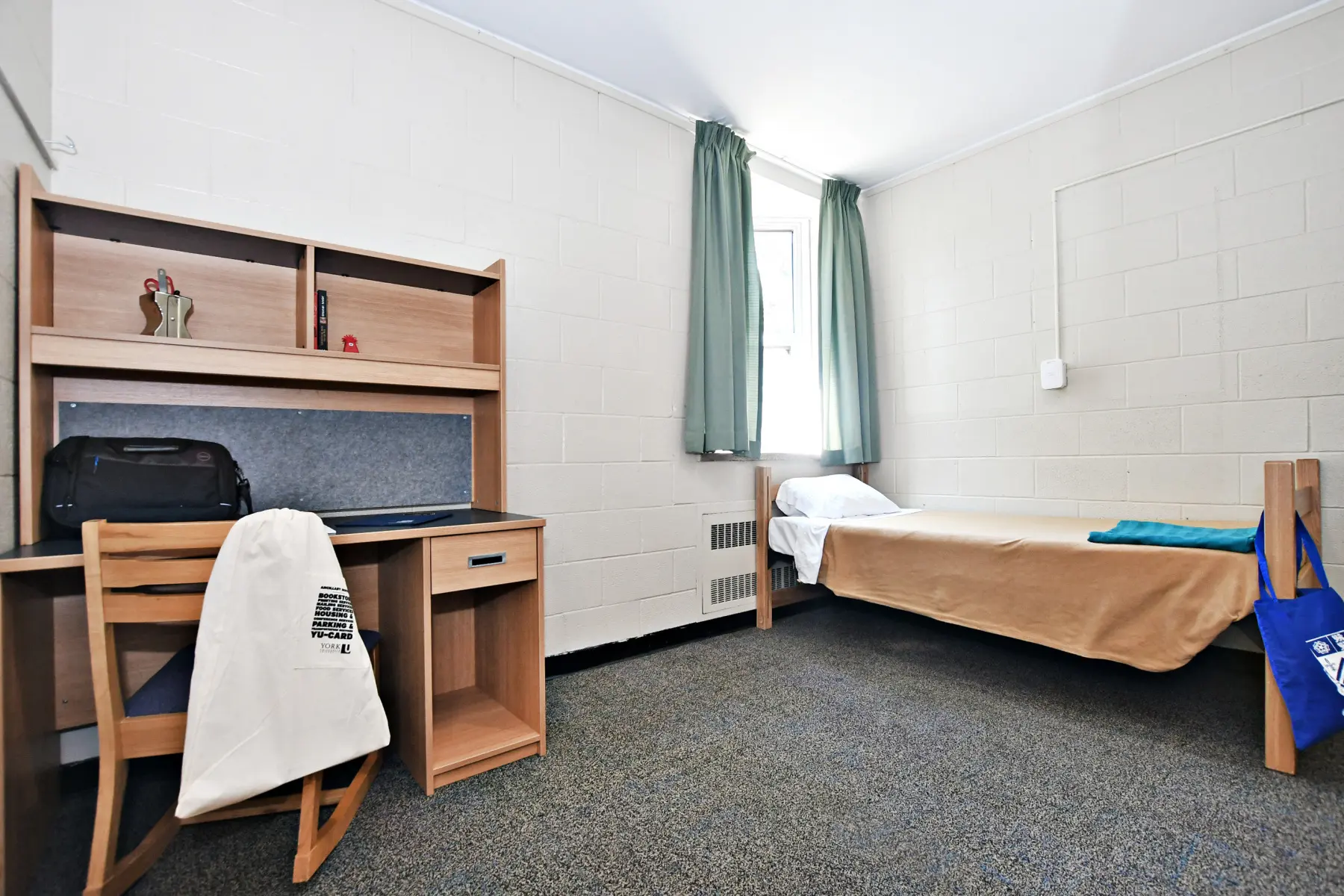 Quarto da residência estudantil no campus